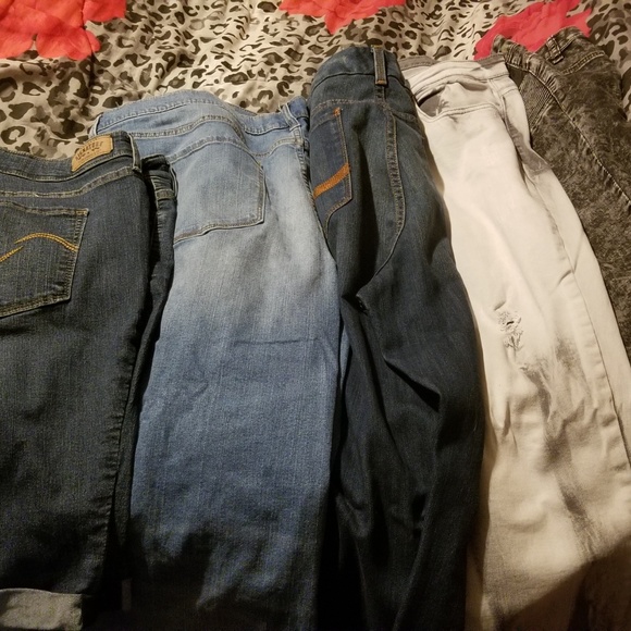4 pairs of jeans and a pair of Levi's shorts - Picture 1 of 1